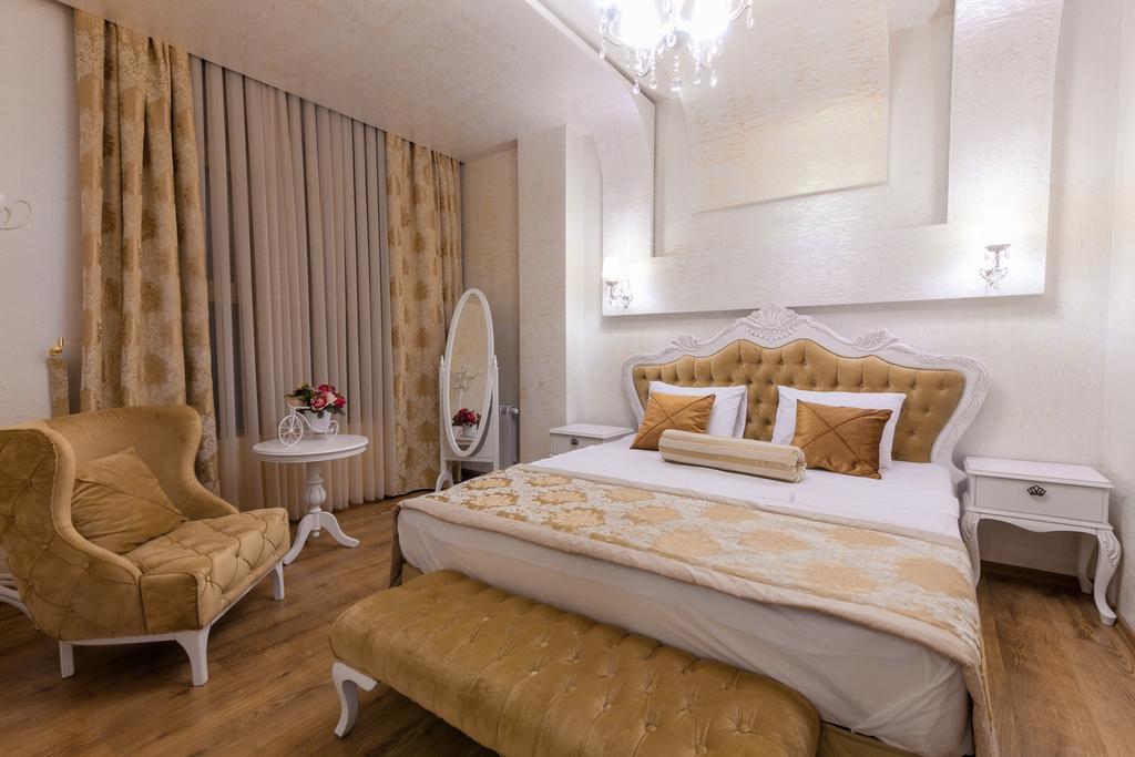 Iberia Palace Hotel Zugdidi Kamer foto