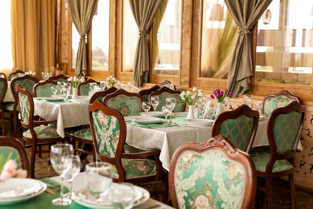 Iberia Palace Hotel Zugdidi Buitenkant foto