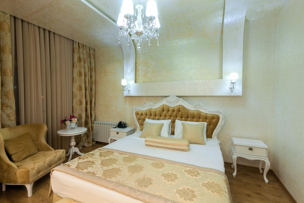 Iberia Palace Hotel Zugdidi Kamer foto