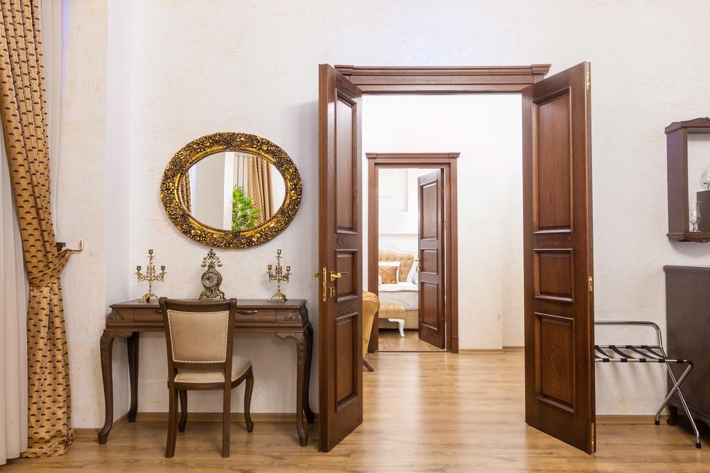 Iberia Palace Hotel Zugdidi Kamer foto