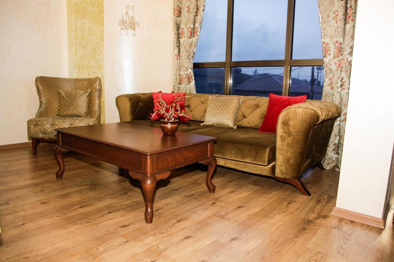Iberia Palace Hotel Zugdidi Buitenkant foto