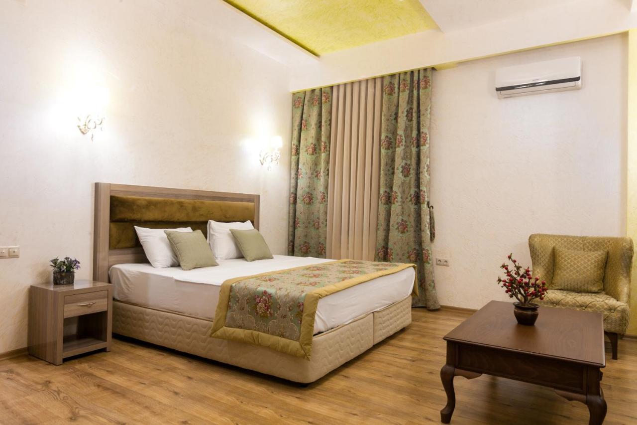 Iberia Palace Hotel Zugdidi Buitenkant foto