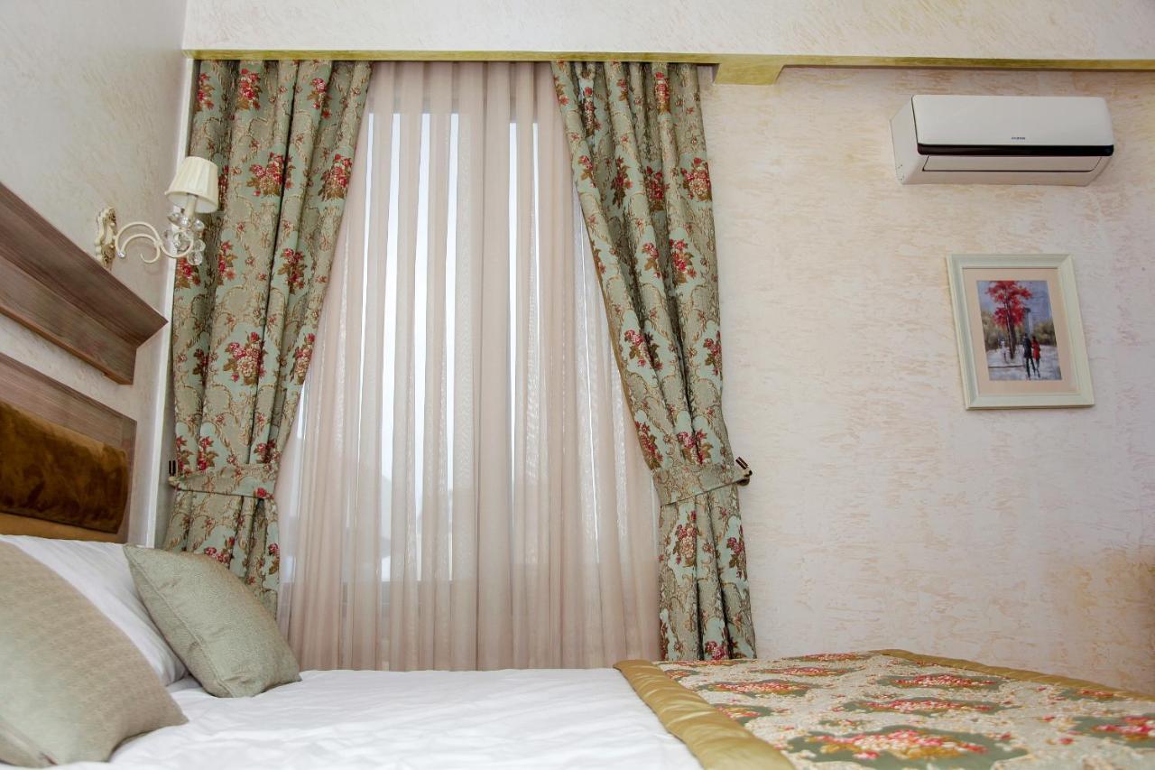 Iberia Palace Hotel Zugdidi Buitenkant foto