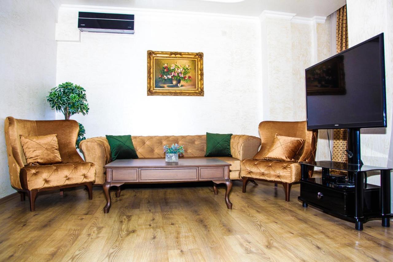 Iberia Palace Hotel Zugdidi Buitenkant foto
