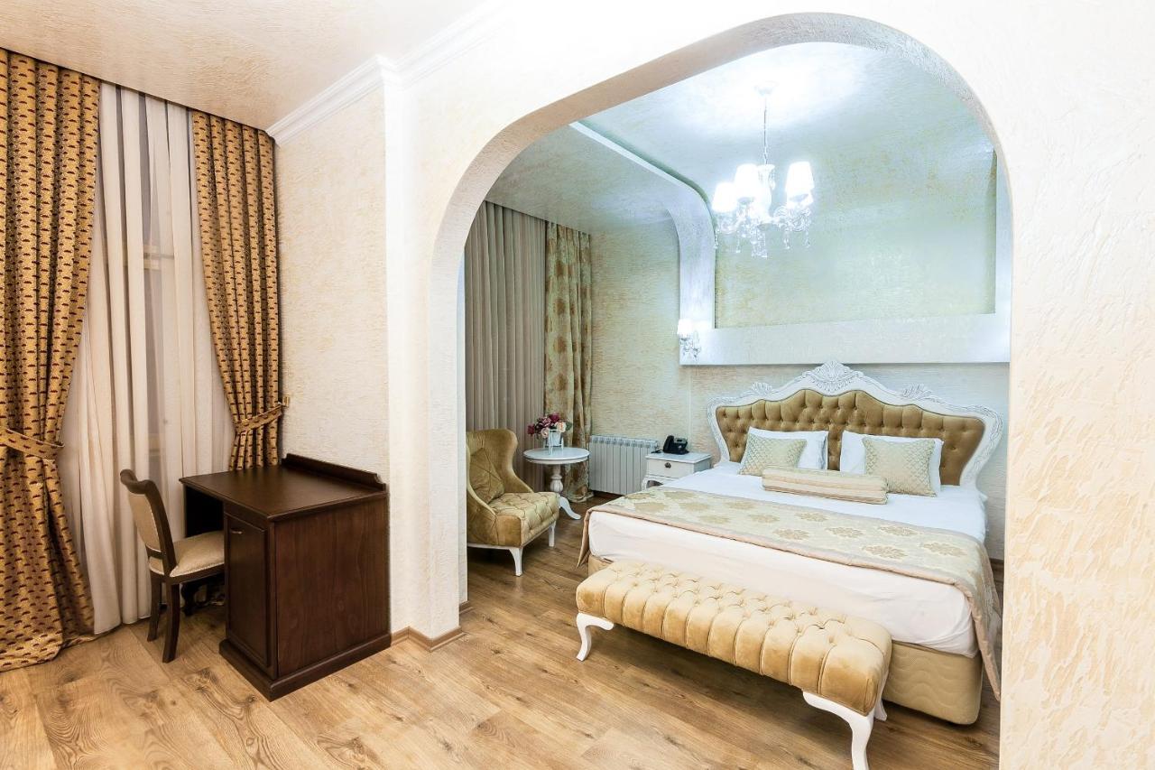 Iberia Palace Hotel Zugdidi Buitenkant foto
