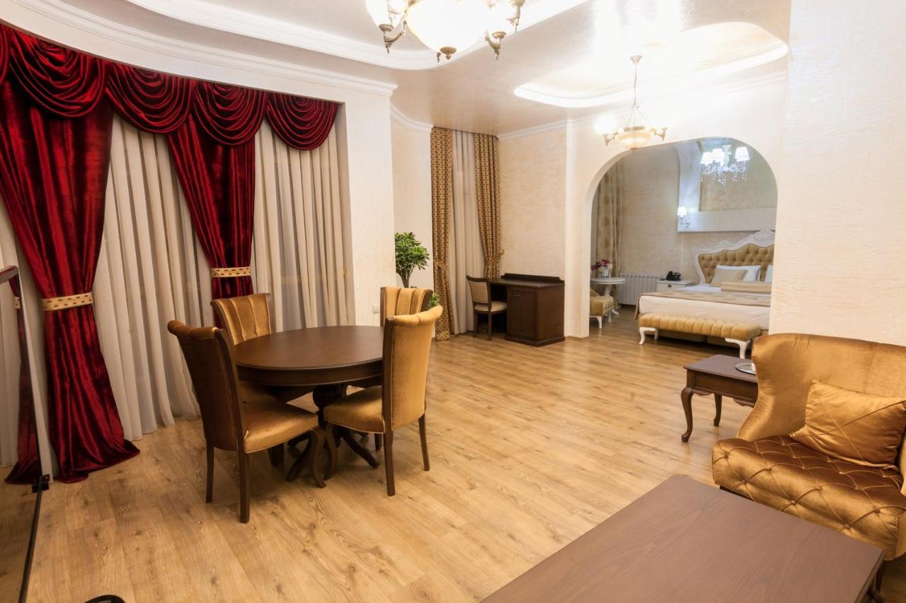 Iberia Palace Hotel Zugdidi Buitenkant foto
