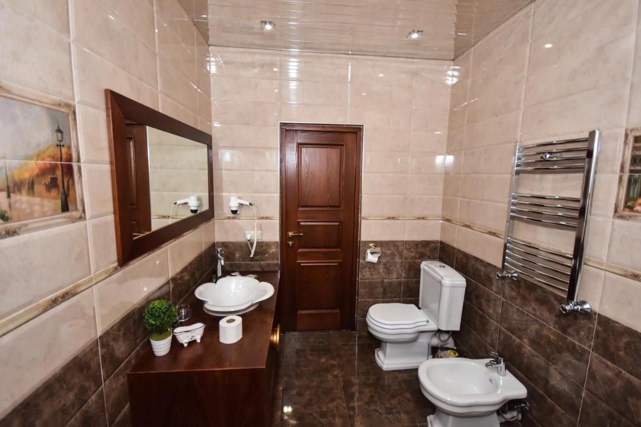 Iberia Palace Hotel Zugdidi Buitenkant foto
