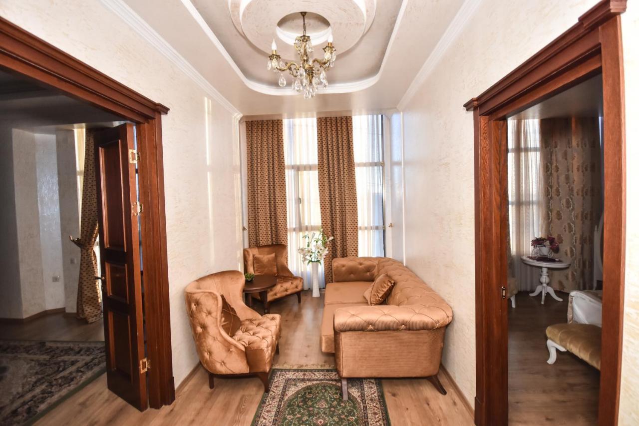 Iberia Palace Hotel Zugdidi Buitenkant foto