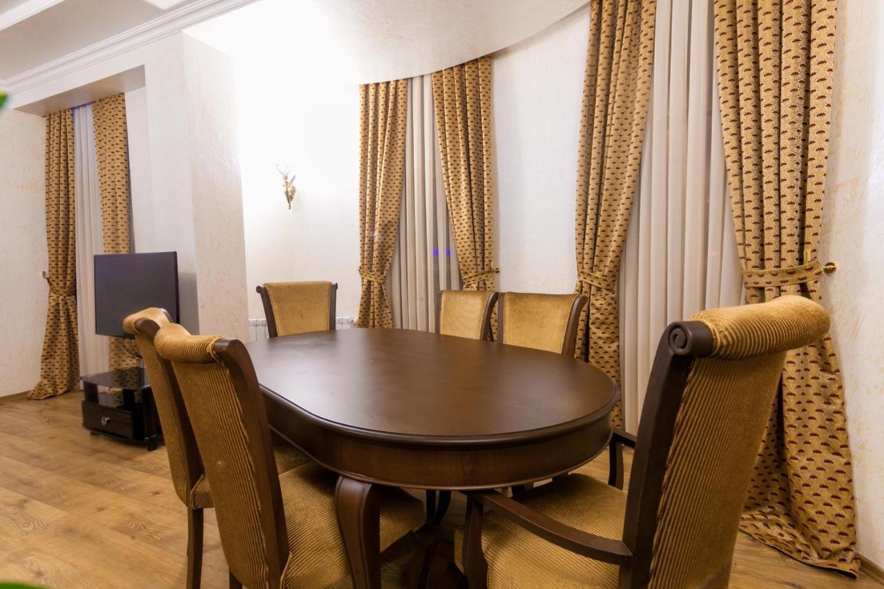 Iberia Palace Hotel Zugdidi Buitenkant foto
