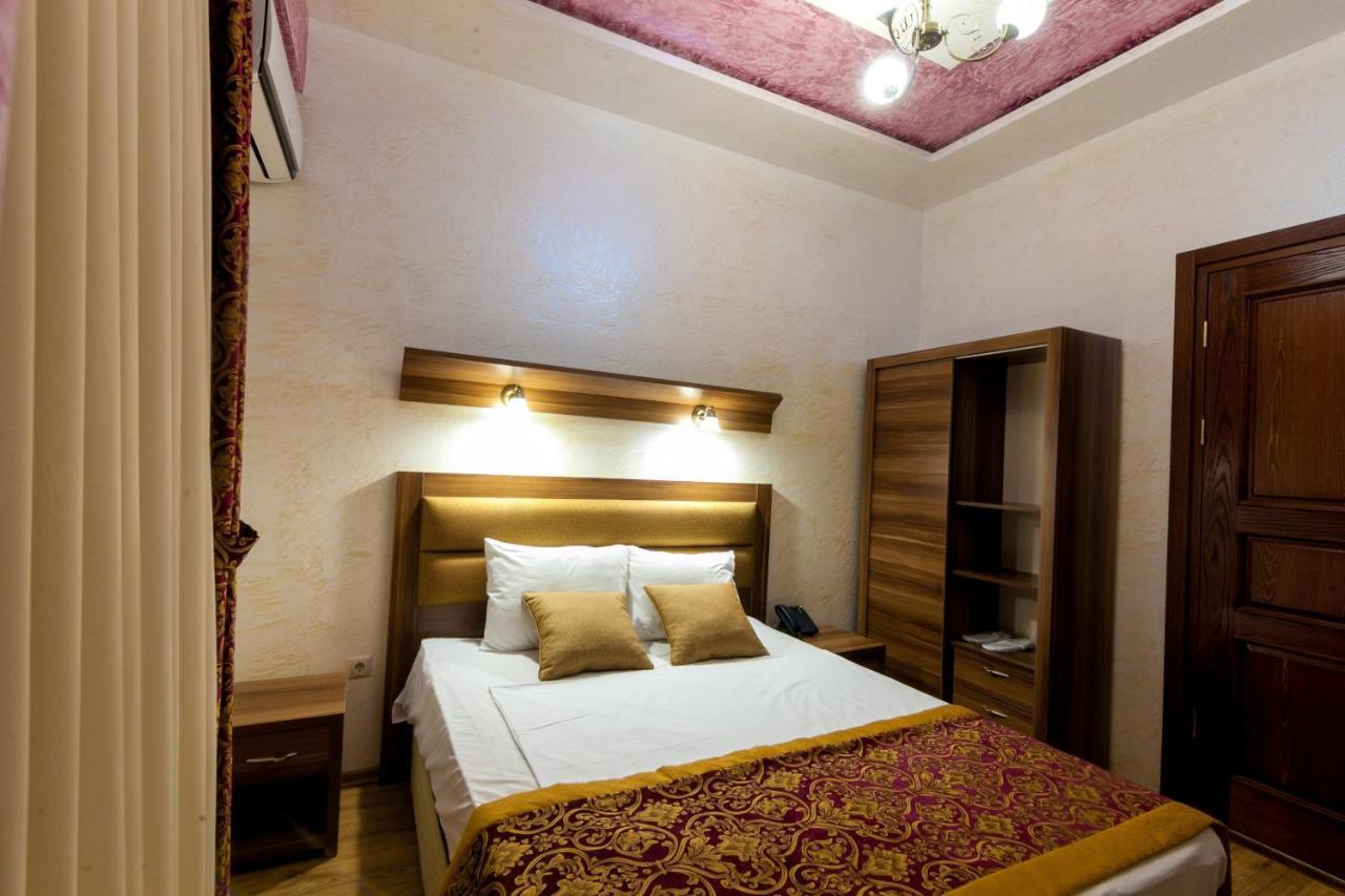 Iberia Palace Hotel Zugdidi Buitenkant foto