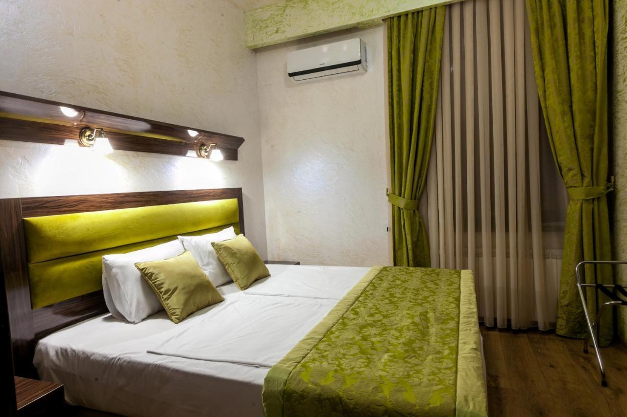 Iberia Palace Hotel Zugdidi Buitenkant foto